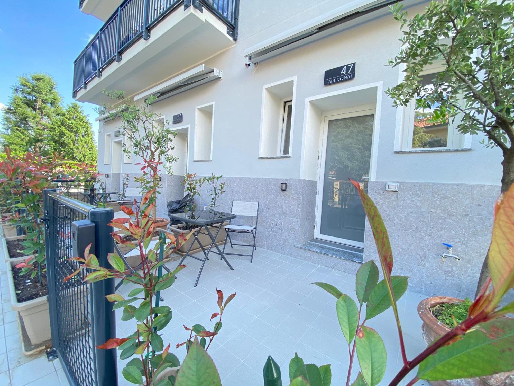 Apt Donati Home, Modernita E Comfort Con Parcheggio Gratuito Privato E Spazio Esterno Privato 卡萨诺阿达 外观 照片