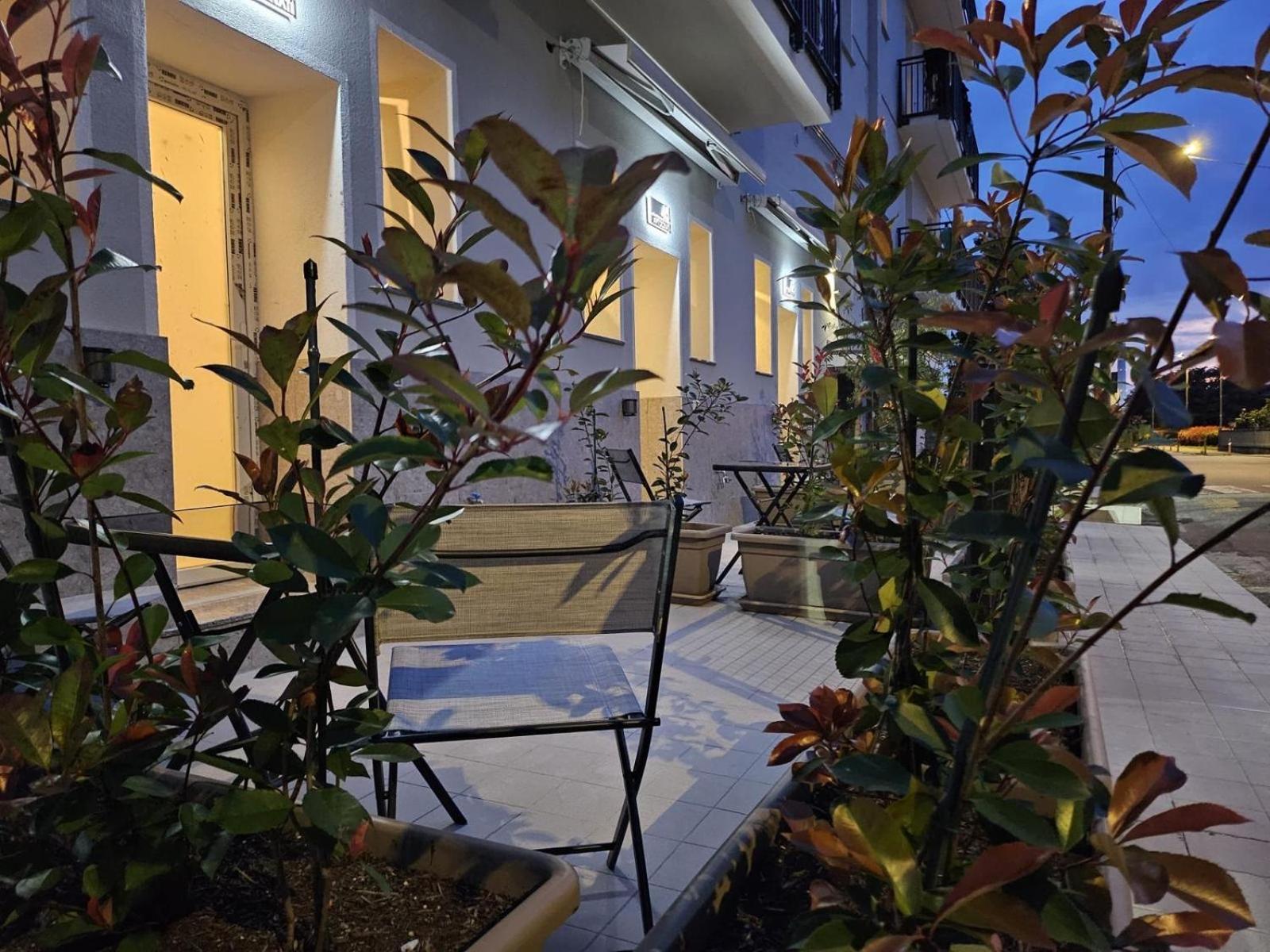 Apt Donati Home, Modernita E Comfort Con Parcheggio Gratuito Privato E Spazio Esterno Privato 卡萨诺阿达 客房 照片
