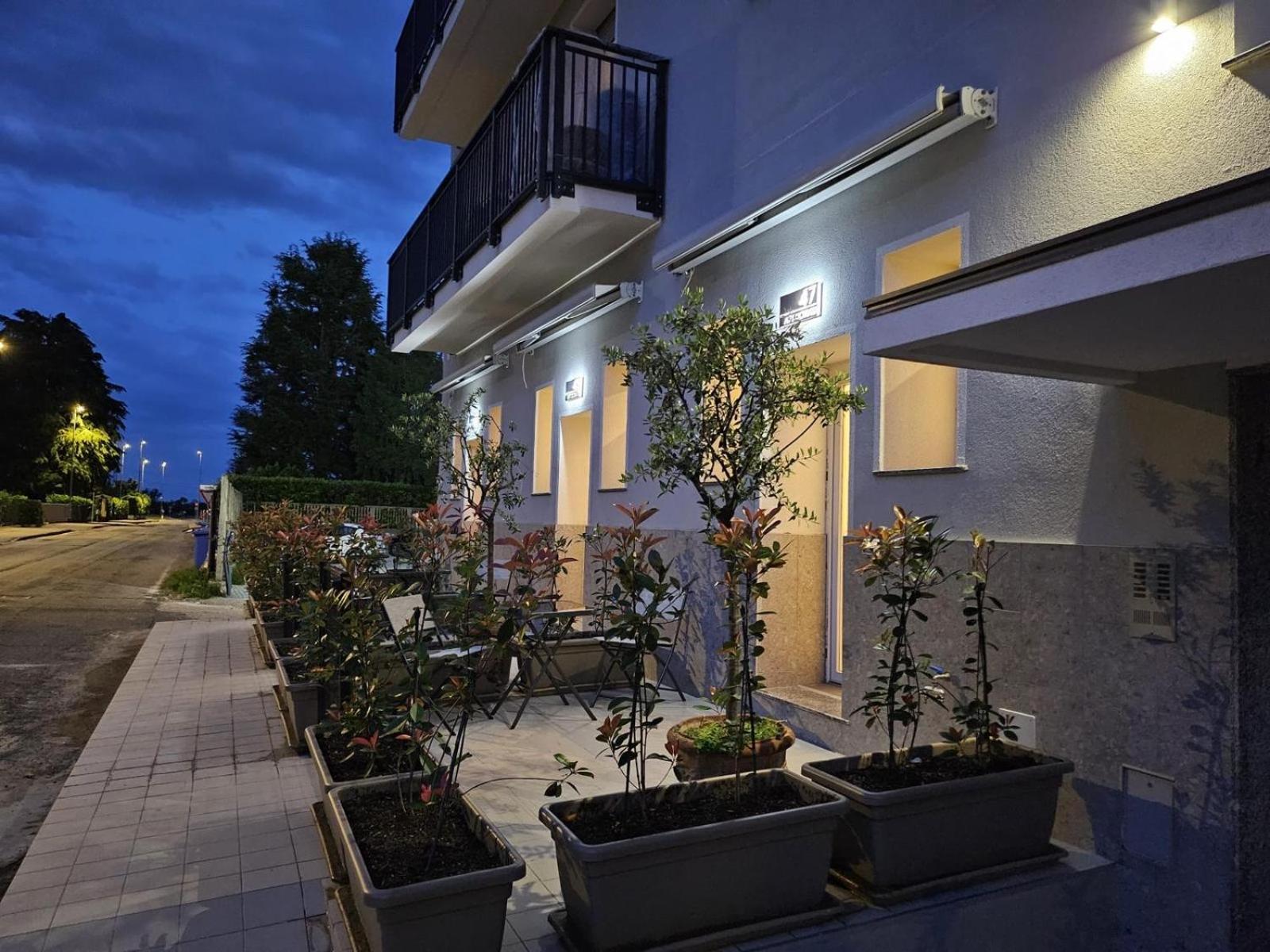 Apt Donati Home, Modernita E Comfort Con Parcheggio Gratuito Privato E Spazio Esterno Privato 卡萨诺阿达 客房 照片