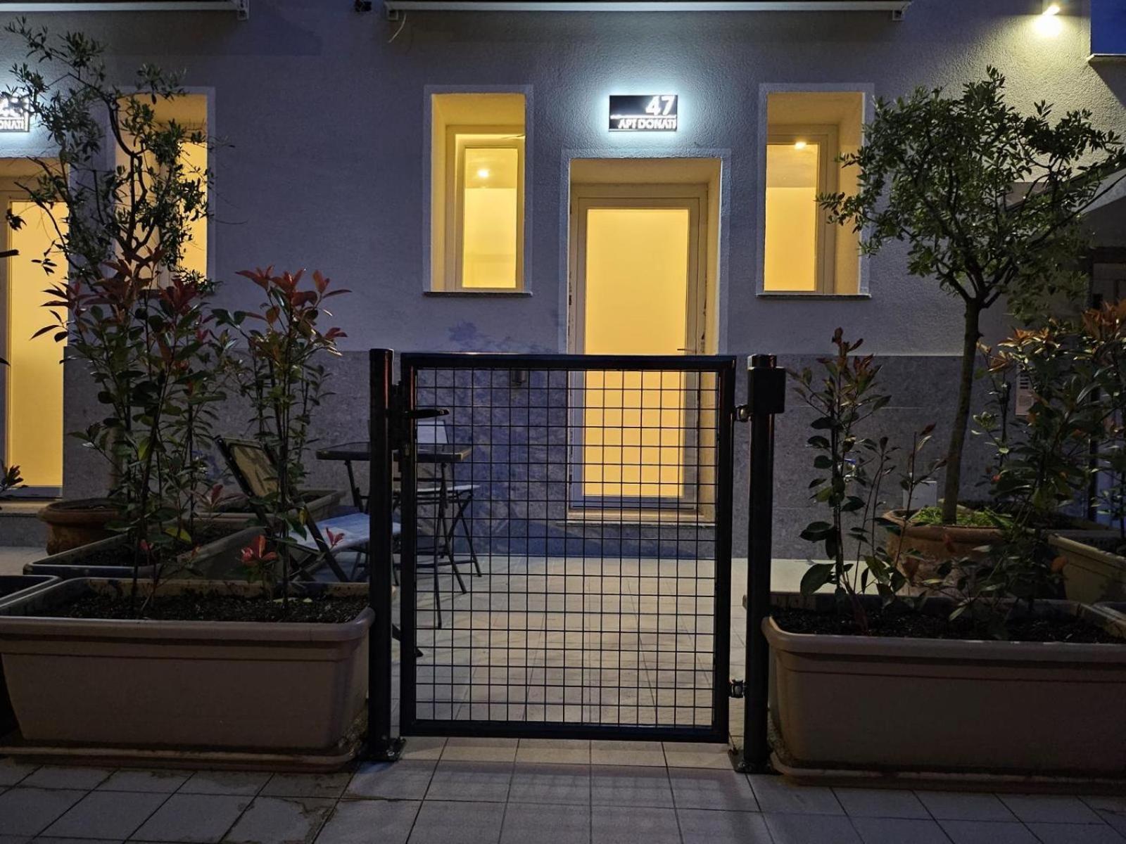 Apt Donati Home, Modernita E Comfort Con Parcheggio Gratuito Privato E Spazio Esterno Privato 卡萨诺阿达 客房 照片